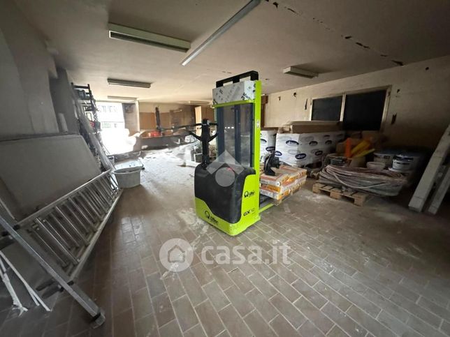 Capannone in commerciale in Via Giovanni XXIII 23