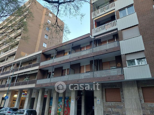 Box/posto auto in residenziale in Corso Bernardino Telesio 38