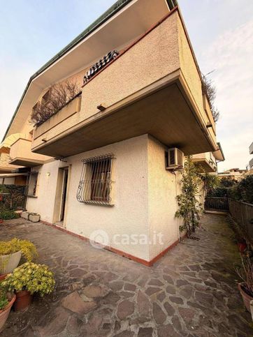 Casa bi/trifamiliare in residenziale in Via Odoardo Arrighi 10