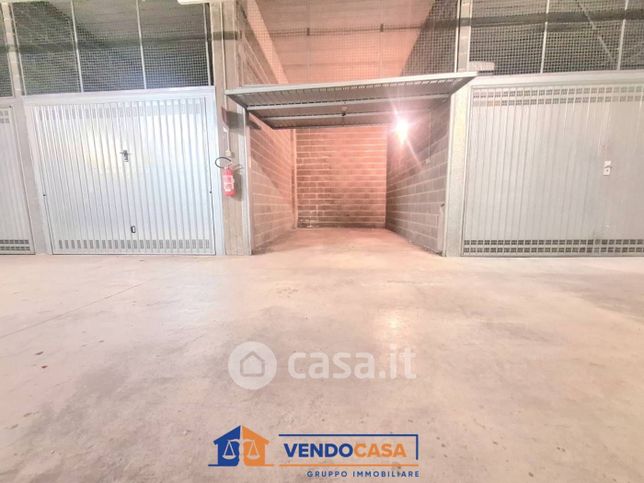 Box/posto auto in residenziale in Via Monte Pasubio