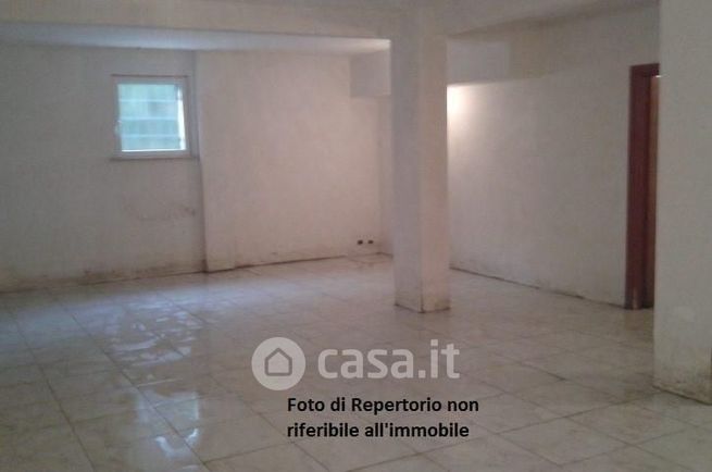 Capannone in commerciale in