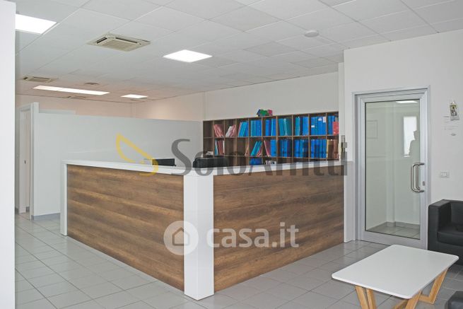 Ufficio in commerciale in