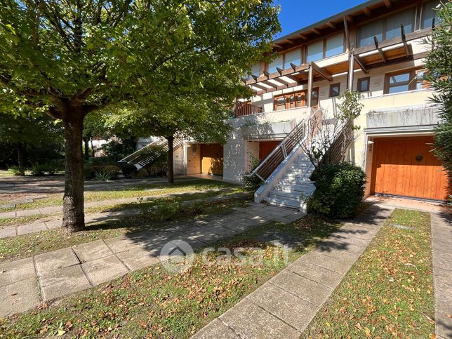 Villetta a schiera in residenziale in Via Casa Bianca 6
