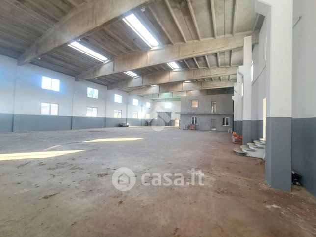 Capannone in commerciale in Corso Moncenisio 76