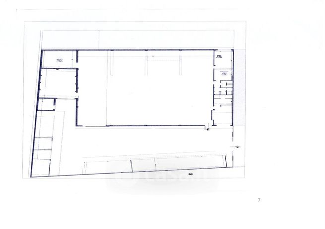 Capannone in commerciale in 