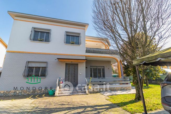 Villa in residenziale in Via Circondaria Est