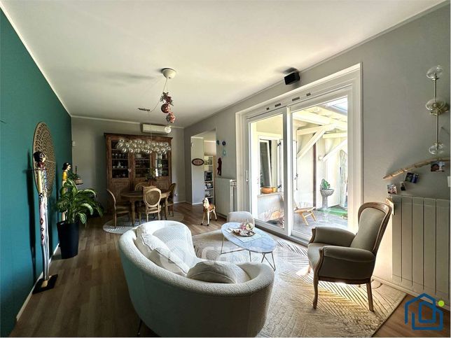 Casa bi/trifamiliare in residenziale in Via Monte Nevoso 9