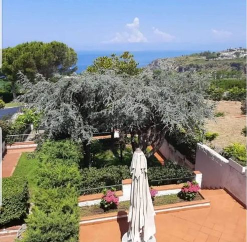 Villa in residenziale in Via Leopoldo Cupido