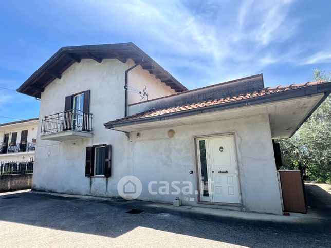 Casa indipendente in residenziale in Via Casette 1