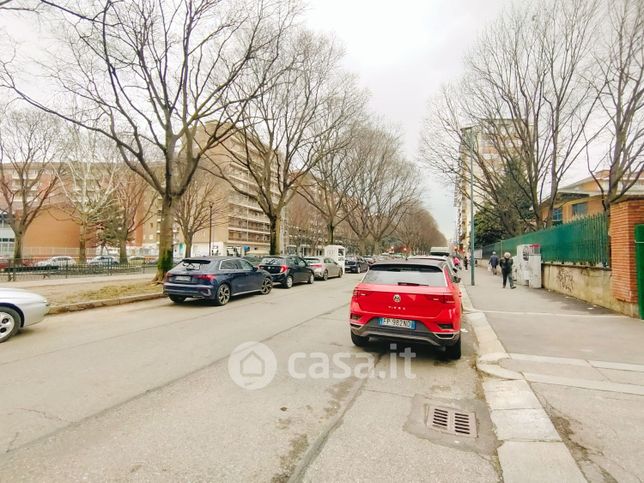 Garage/posto auto in residenziale in Corso Bernardino Telesio 49