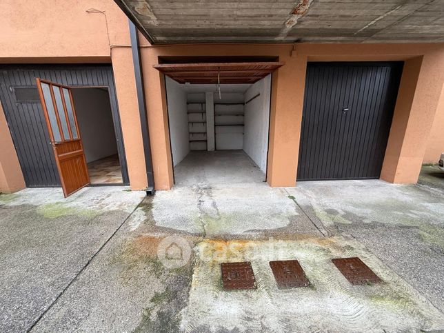 Box/posto auto in residenziale in Corso Martiri della LibertÃ 