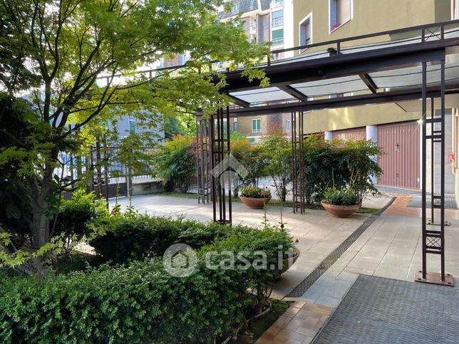 Box/posto auto in residenziale in Via Garofalo 5