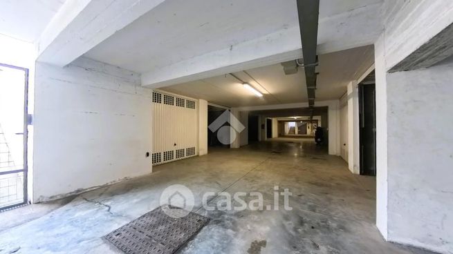 Box/posto auto in residenziale in Via Giosuè Carducci 51