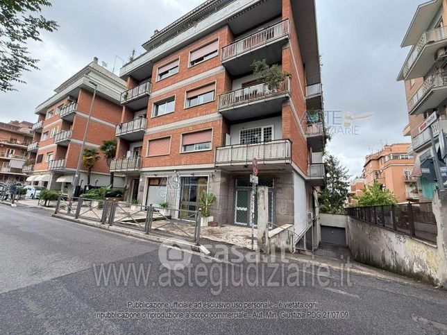 Box/posto auto in residenziale in Via del Casaletto 57