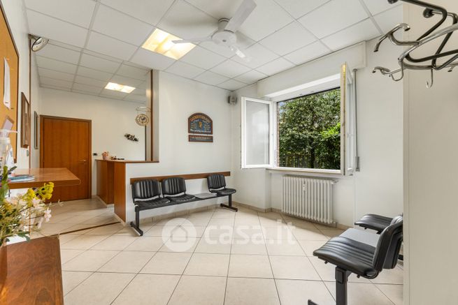 Ufficio in commerciale in Via Val Maira 14