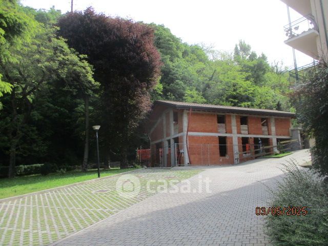 Casa bi/trifamiliare in residenziale in Via Monte Rai 1