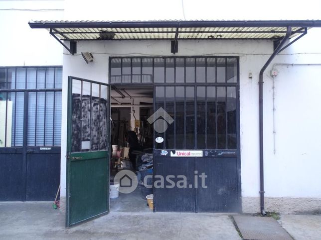 Capannone in commerciale in Via Sant'Ubaldo 37