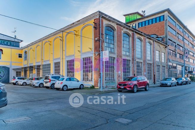 Capannone in commerciale in Via Caduti sul Lavoro 16