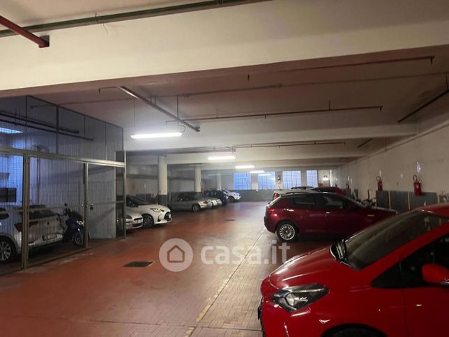 Garage/posto auto in residenziale in Via Lazzaro Spallanzani 16 a