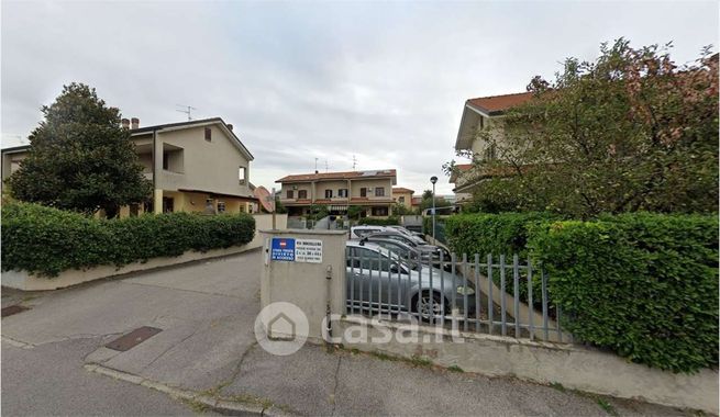 Box/posto auto in residenziale in Via Bindellera 23