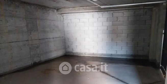 Box/posto auto in residenziale in Via della Stazione 11 /27