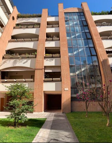 Appartamento in residenziale in Via Olindo Guerrini 21