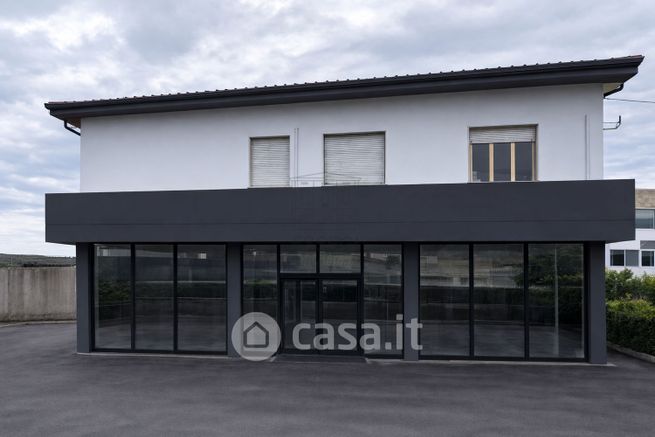 Capannone in commerciale in Via delle Ville