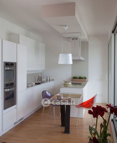 Appartamento in residenziale in Via Derna 17