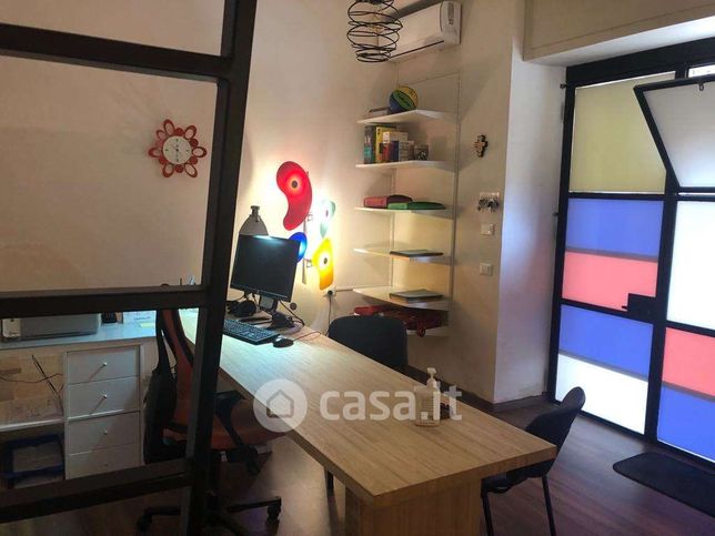 Ufficio in commerciale in 