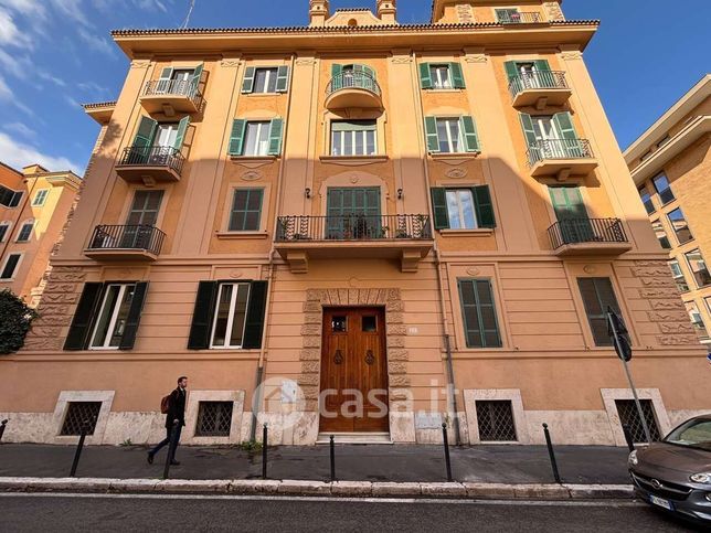 Ufficio in commerciale in Via Yser