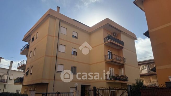 Box/posto auto in residenziale in Via Edmondo de Amicis 51