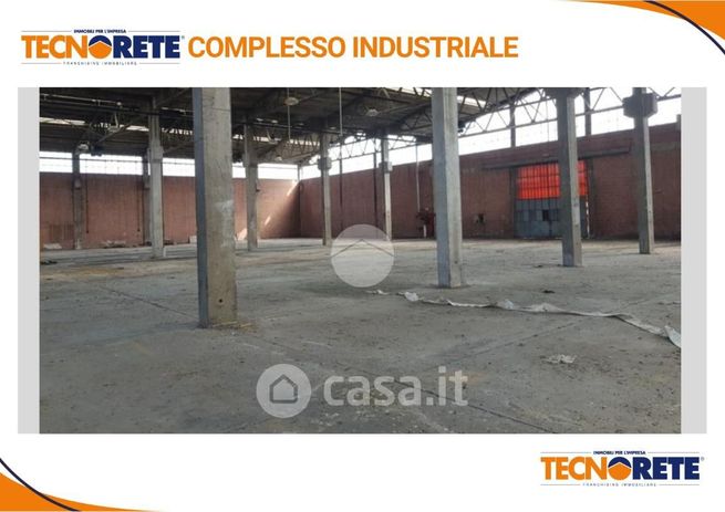 Capannone in commerciale in Via Santorre di Santarosa