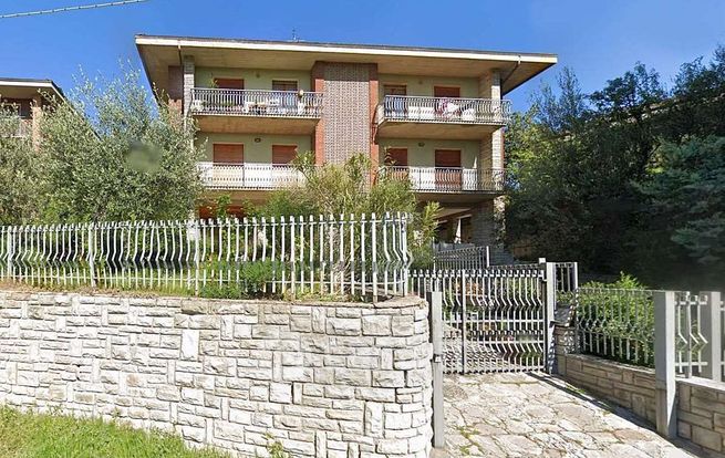Casa bi/trifamiliare in residenziale in Via Frate Sole 24