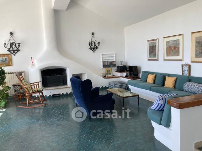 Villa in residenziale in Sesta Strada Valle Ioro