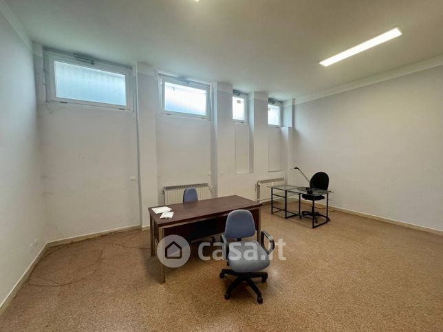 Ufficio in commerciale in Via Monte Cervino 19