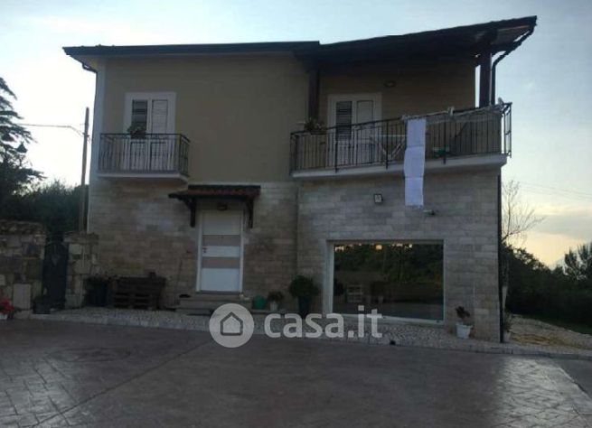 Casa indipendente in residenziale in Via PietÃ 