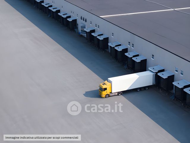 Capannone in commerciale in Via dell'Industria