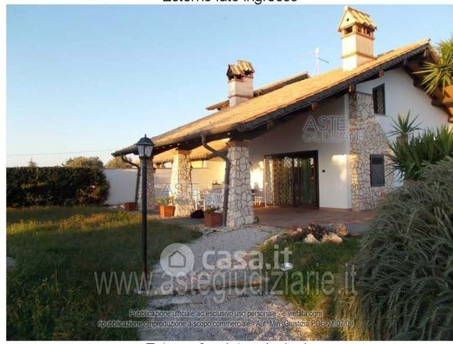 Villetta a schiera in residenziale in Via Mar dei Sargassi 8