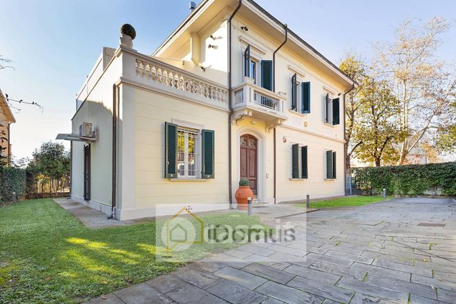 Villa in residenziale in Via Livornese