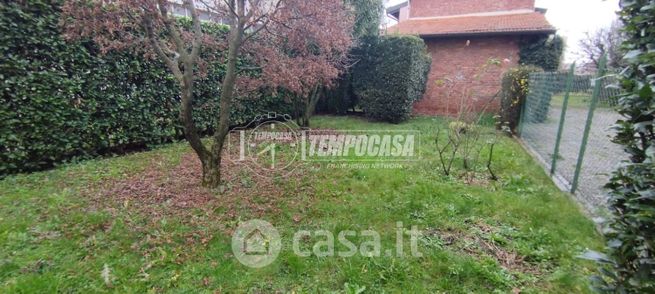 Casa indipendente in residenziale in 