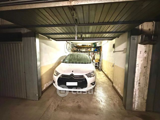 Box/posto auto in residenziale in Via Domenico de Dominicis 3