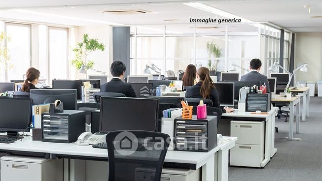 Ufficio in commerciale in 