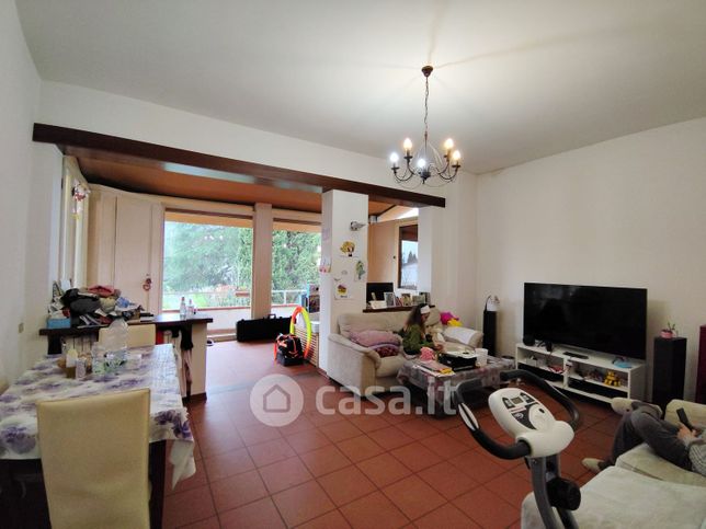 Casa bi/trifamiliare in residenziale in Via Nuova per Pisa