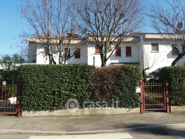 Villetta a schiera in residenziale in Via Caduti di casteldebole 1
