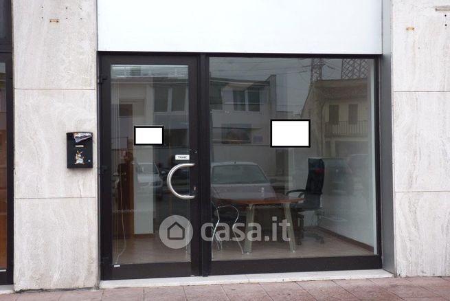 Attività/licenza (con o senza mura) in commerciale in Via B.Biasioli