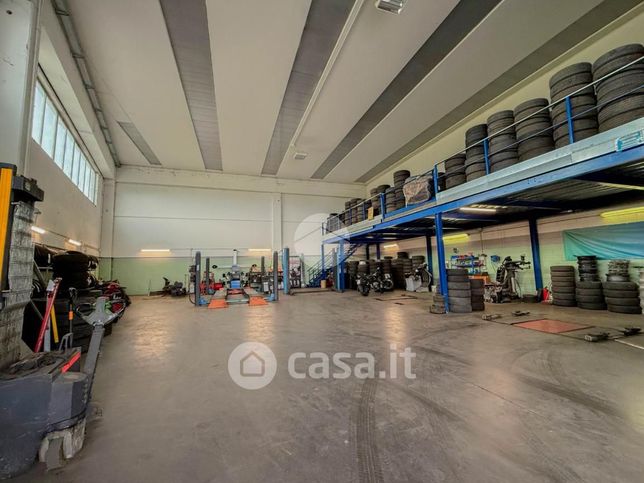 Capannone in commerciale in Via Marinelle