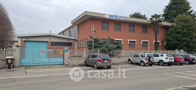 Capannone in commerciale in Via Enrico de Nicola