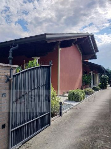 Casa indipendente in residenziale in Via Ponticelli 33