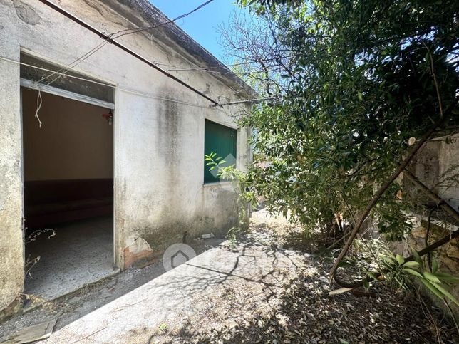 Casa bi/trifamiliare in residenziale in 
