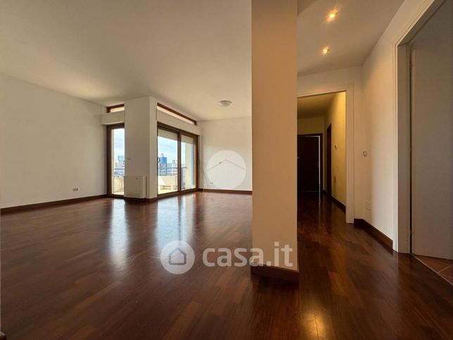 Appartamento in residenziale in Via Giampiero Combi 41